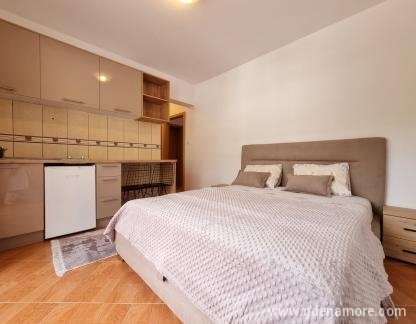 Dom - Apartmani, Studio apartman, privatni smeštaj u mestu Budva, Crna Gora - IMG-fede62b4fb5a359be209c109d6bf62d2-V